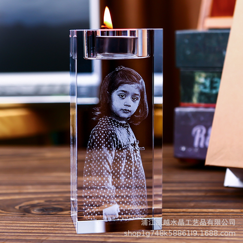 Crystal candle holder with engraved portrait